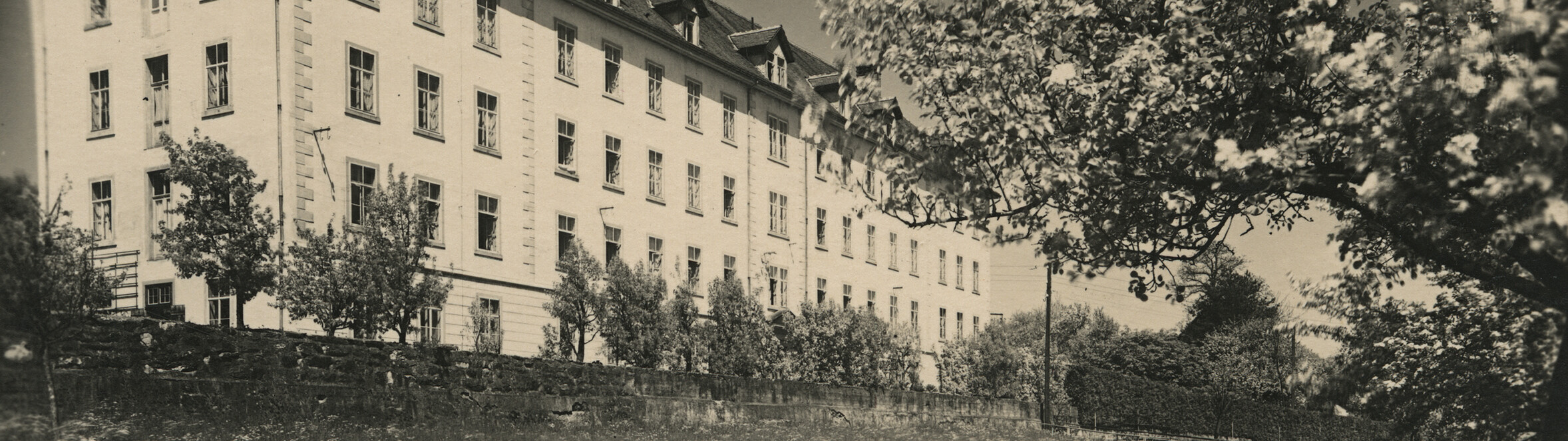 Antoniushaus Feldkirch, historische Postkarte 2560x720 Antoniushaus der Kreuzschwestern in Feldkirch, Vorarlberg, historische Fotos