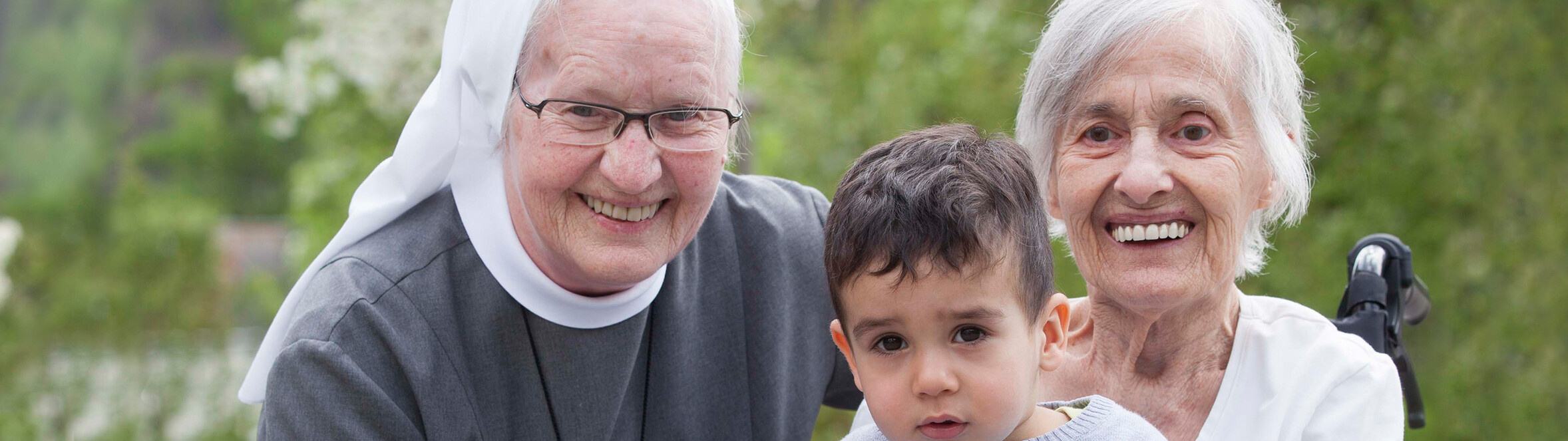 Sr. Elisabeth Heinzle, Bewohnerin und Kind Antoniushaus der Kreuzschwestern in Feldkirch, Vorarlberg, Aktivierung in der Pflege