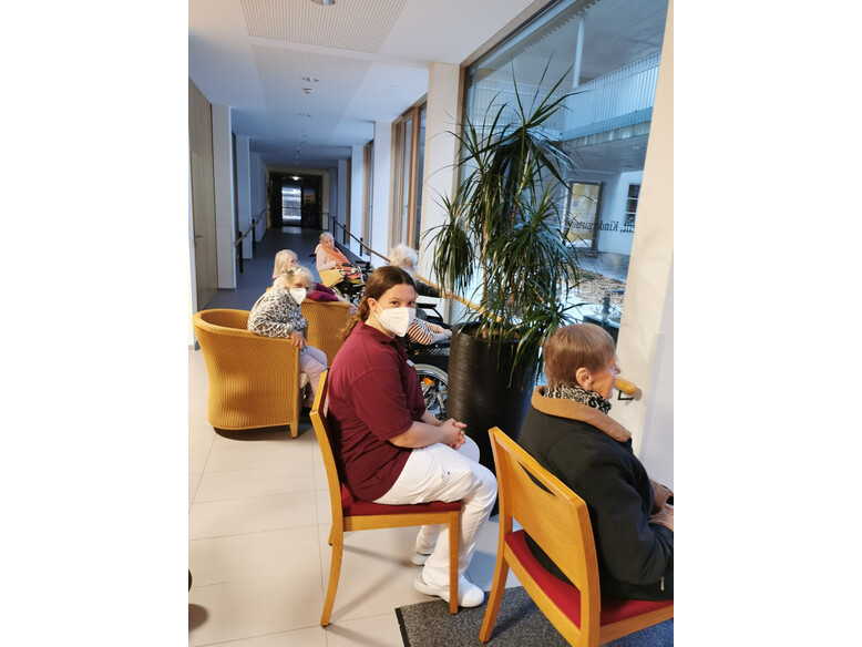 Antoniushaus der Kreuzschwestern in Feldkirch, Vorarlberg, Illumination des Weihnachtsbaumes 2021