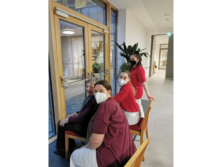 Antoniushaus der Kreuzschwestern in Feldkirch, Vorarlberg, Illumination des Weihnachtsbaumes 2021