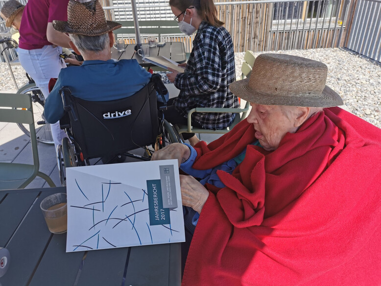 Antoniushaus der Kreuzschwestern in Feldkirch - Das Frühlingswetter im Freien genießen