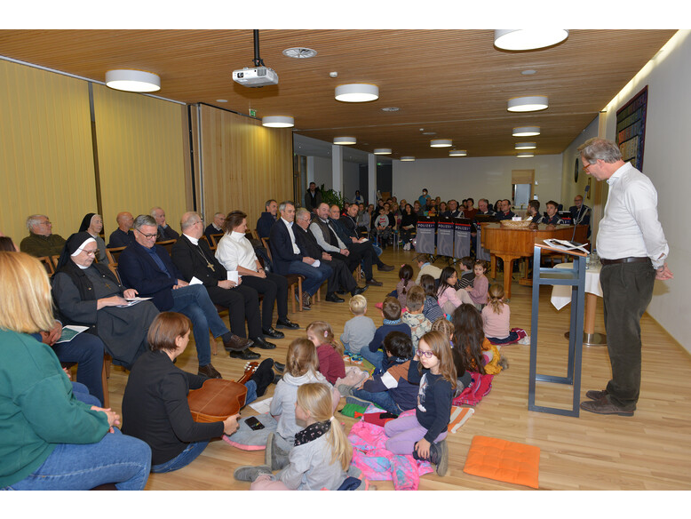 Antoniushaus Feldkirch, Kreuzschwestern, Bushaltestelle