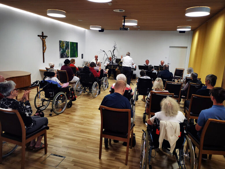 Besuch der diatonischen Gruppe vom Akkordeonclub Altach im Antoniushaus Antoniushaus der Kreuzschwestern in Feldkirch, Vorarlberg, Akkordeonclub