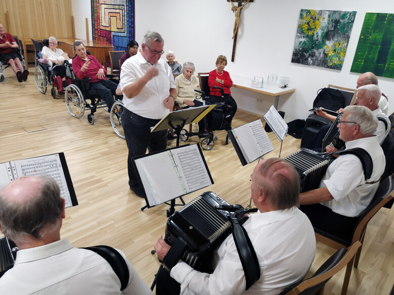 Besuch der diatonischen Gruppe vom Akkordeonclub Altach im Antoniushaus Antoniushaus der Kreuzschwestern in Feldkirch, Vorarlberg, Akkordeonclub
