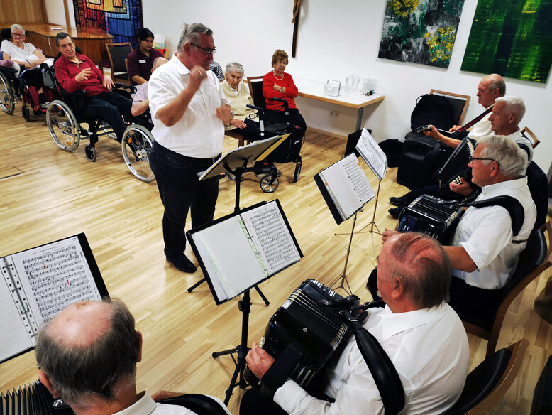 Besuch der diatonischen Gruppe vom Akkordeonclub Altach im Antoniushaus Antoniushaus der Kreuzschwestern in Feldkirch, Vorarlberg, Akkordeonclub