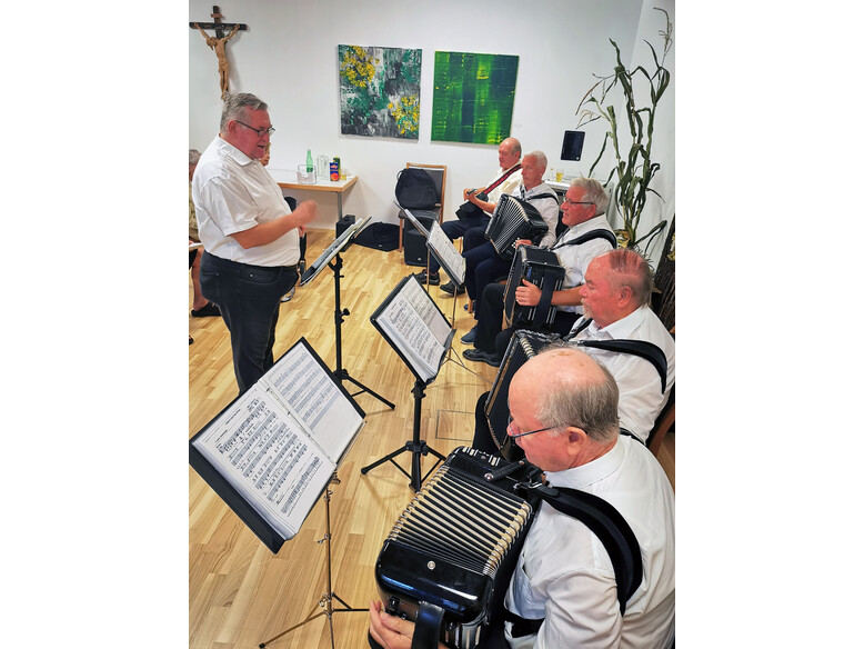 Besuch der diatonischen Gruppe vom Akkordeonclub Altach im Antoniushaus Antoniushaus der Kreuzschwestern in Feldkirch, Vorarlberg, Akkordeonclub