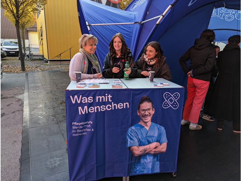 Antoniushaus präsentierte den Pflege-Lehrberuf auf der Ausbildungsmesse "i" Antoniushaus der Kreuzschwestern in Feldkirch - Ausbildungsmesse "i"