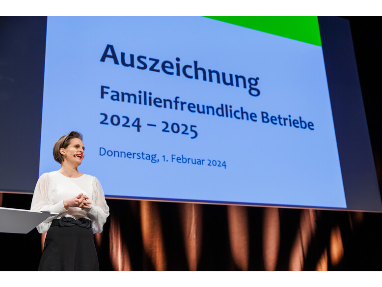 Verleihung des Gütesiegels "Familienfreundlicher Betrieb" Antoniushaus der Kreuzschwestern in Feldkirch, familienfreundlicher Betrieb