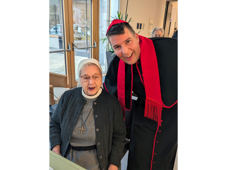 Apostolische Visite aus der Kongregation der Küche! Fasching im Antoniushaus der Kreuzschwestern in Feldkirch