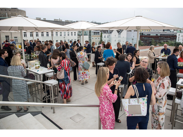 Credits: Harald Schlossko/ Ministerium für Frauen, Familie, Integration und Medien Antoniushaus der Kreuzschwestern, Pflegeheim, Auszeichnung, Familienministerium